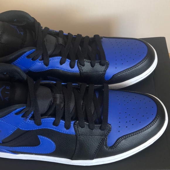 NIKE AIR JORDAN 1 MID SNEAKERS - Picture 3 of 9